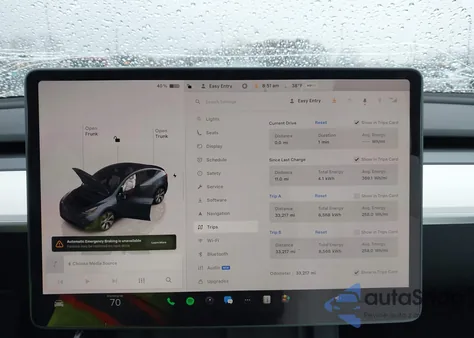 2024 Tesla Model Y Long Range Dual Motor All-Wheel Drive z USA, uszkodzony, nr VIN 7SAYGDEE9RA265508
